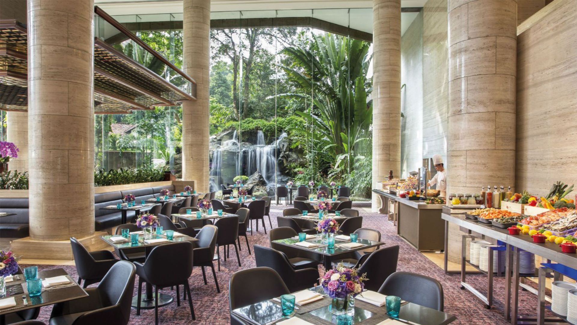 Exterior view of Sheraton Towers in Singapore