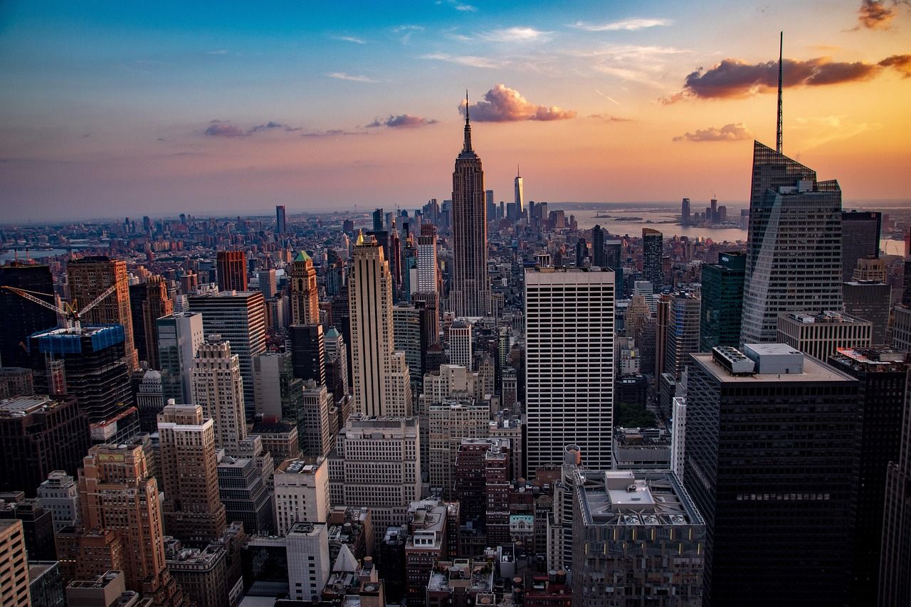 Manhattan skyline at sunset, the backdrop to The Devil Wears Prada's New York setting