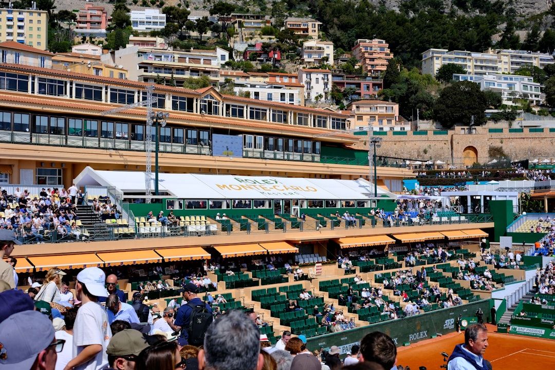 Wide-angle view of a Monte-Carlo Masters match in progress