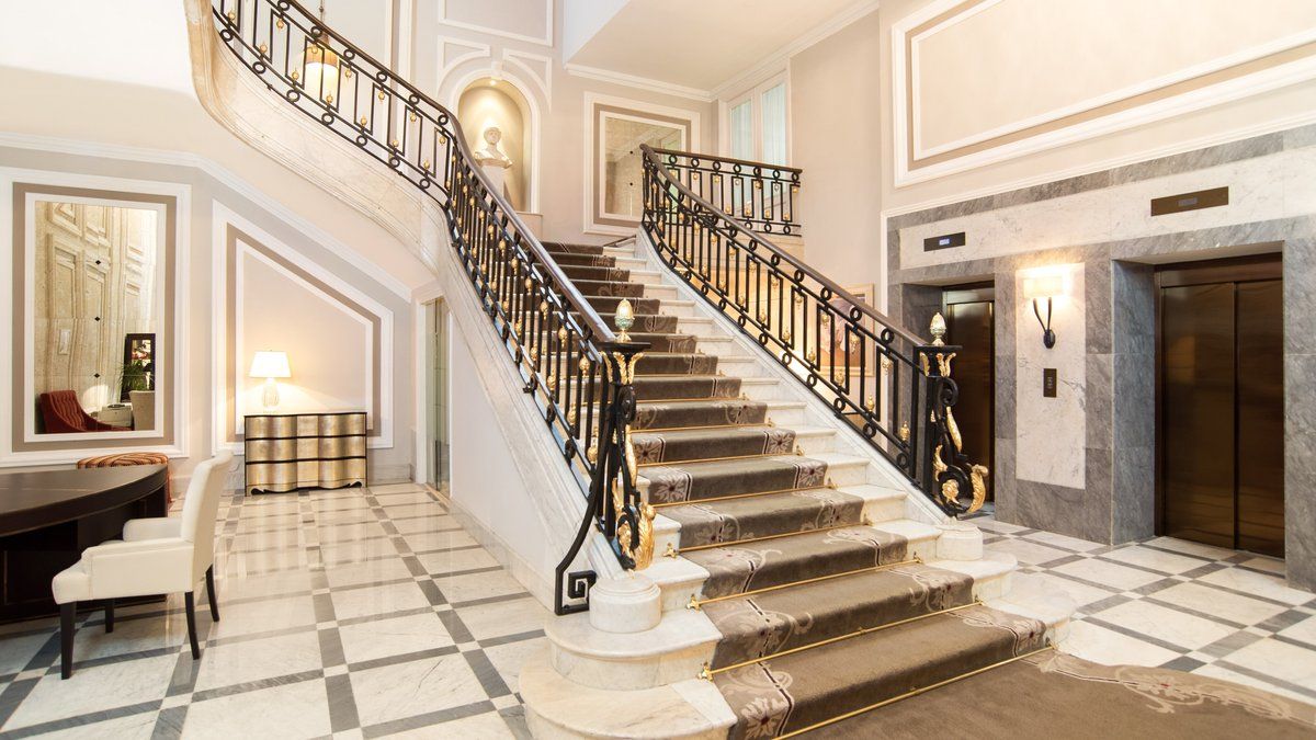 The staircase at Hotel Maria Cristina