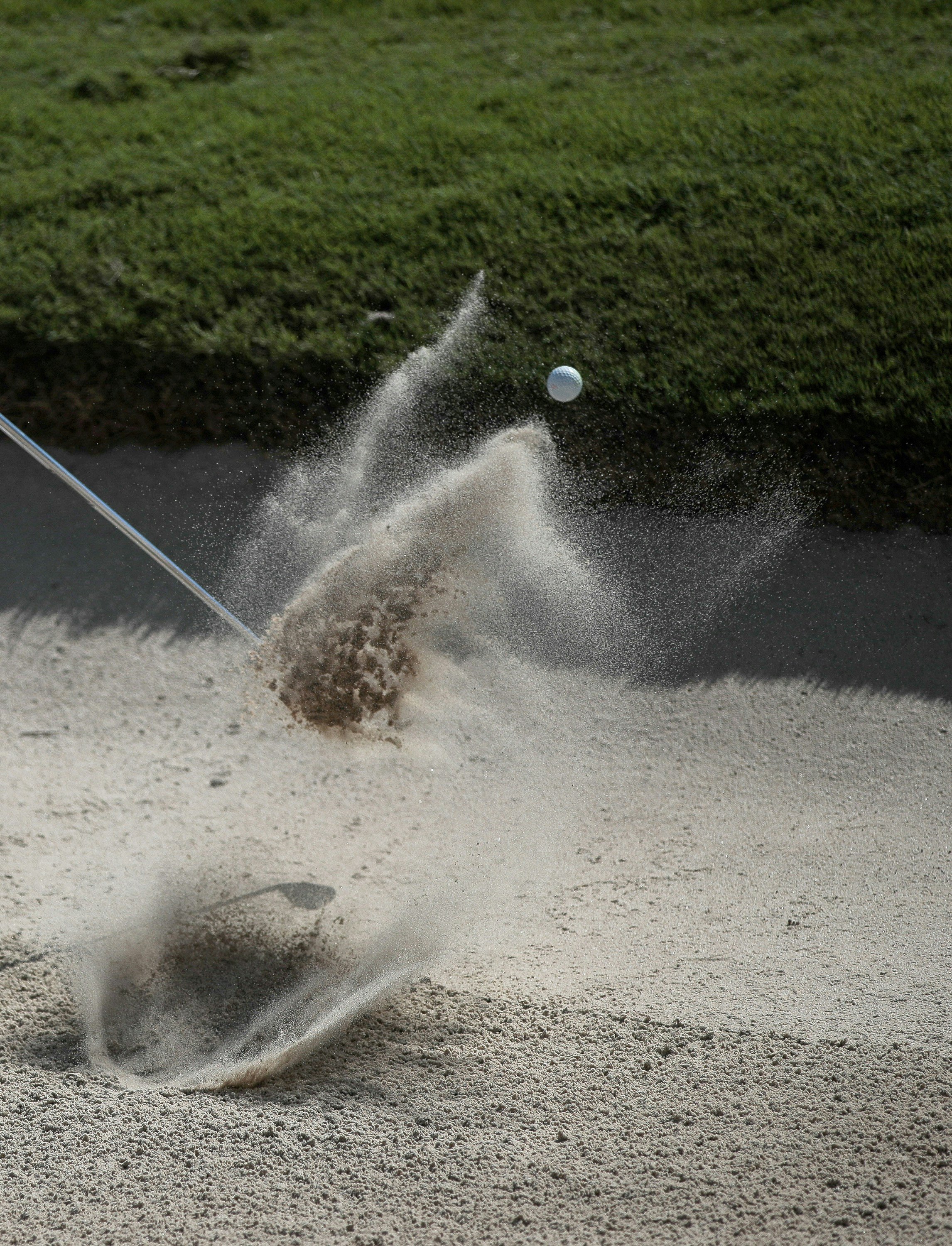 Bunker shot around green