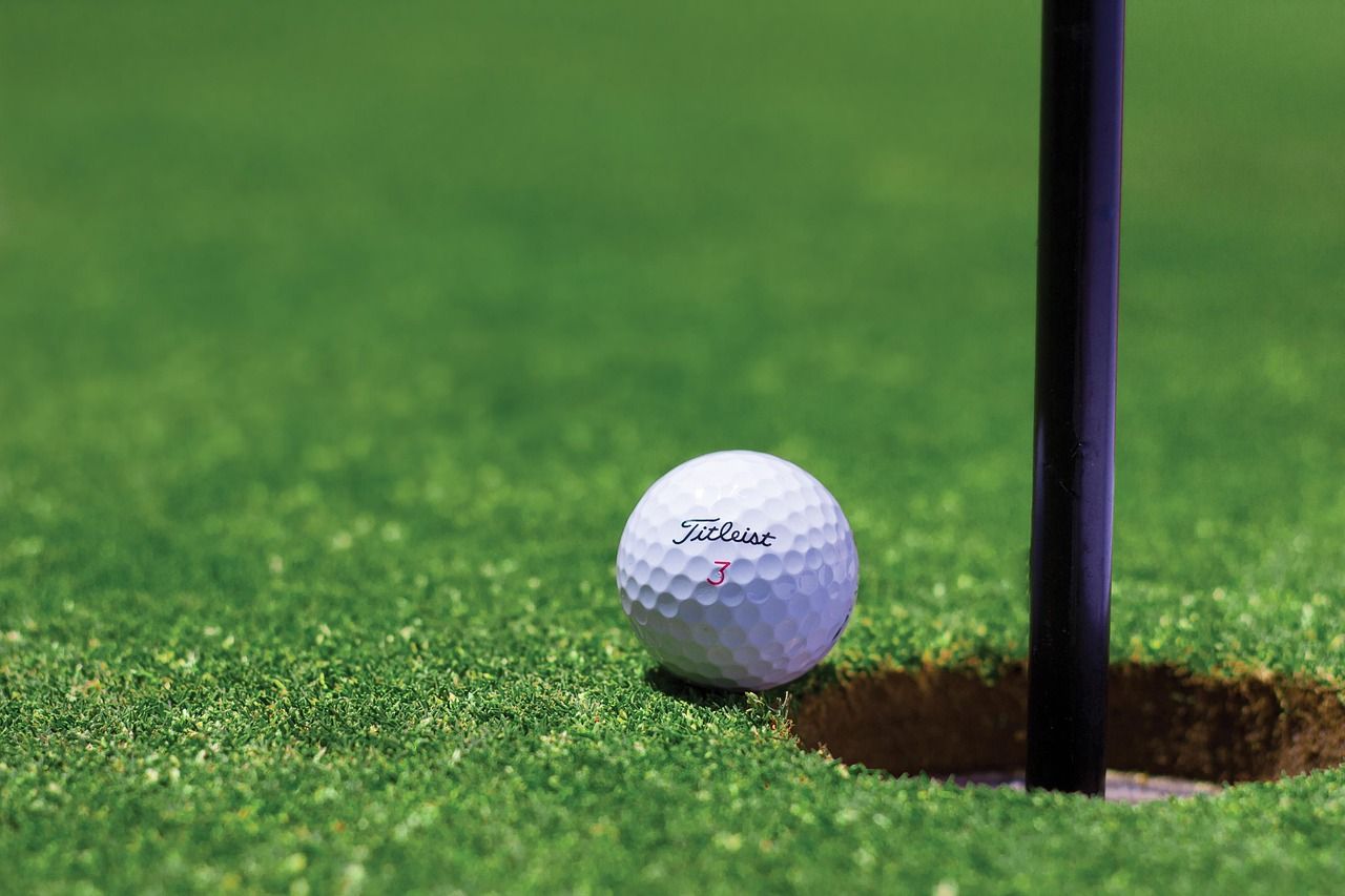 Golf green with flag, evoking the famous 18th hole concession at Royal Birkdale in 1969