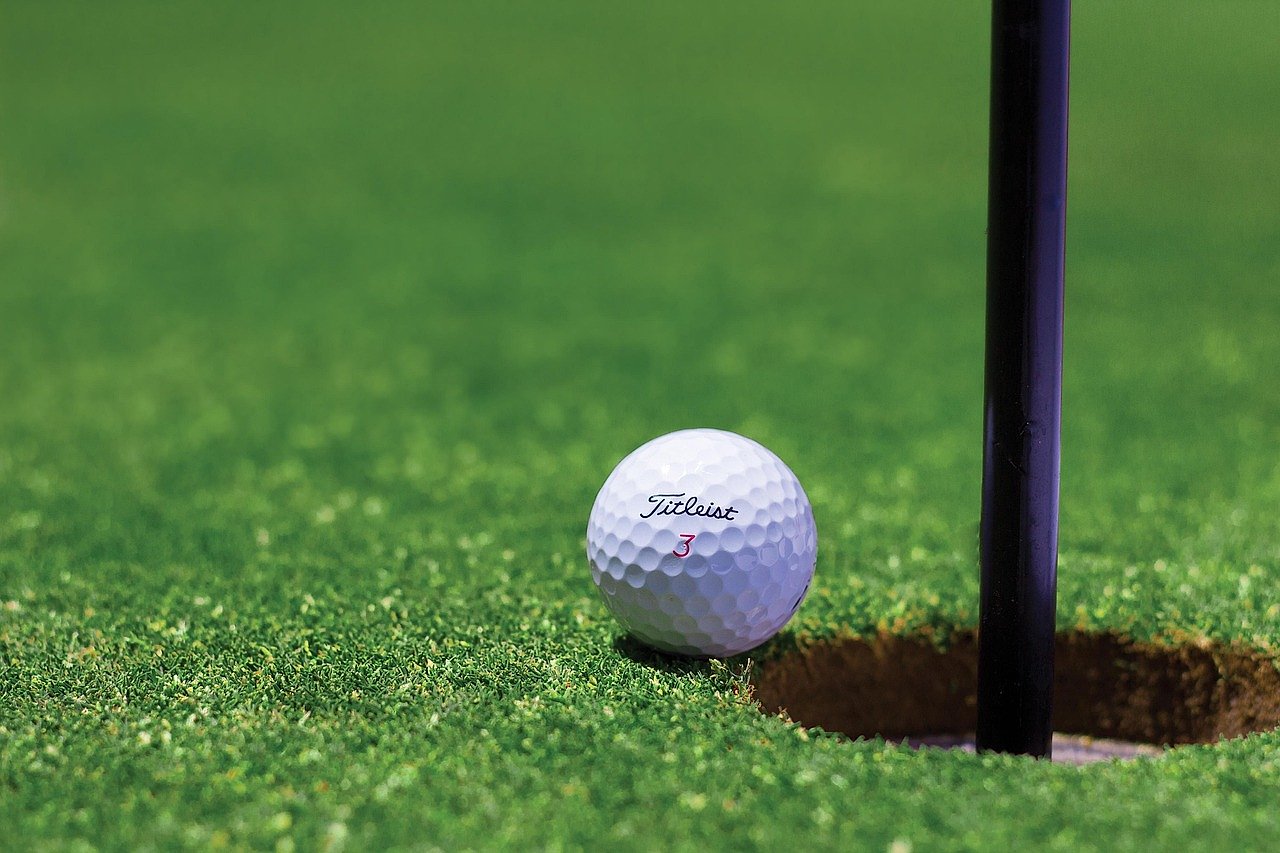 Golf green with flag, evoking the famous 18th hole concession at Royal Birkdale in 1969