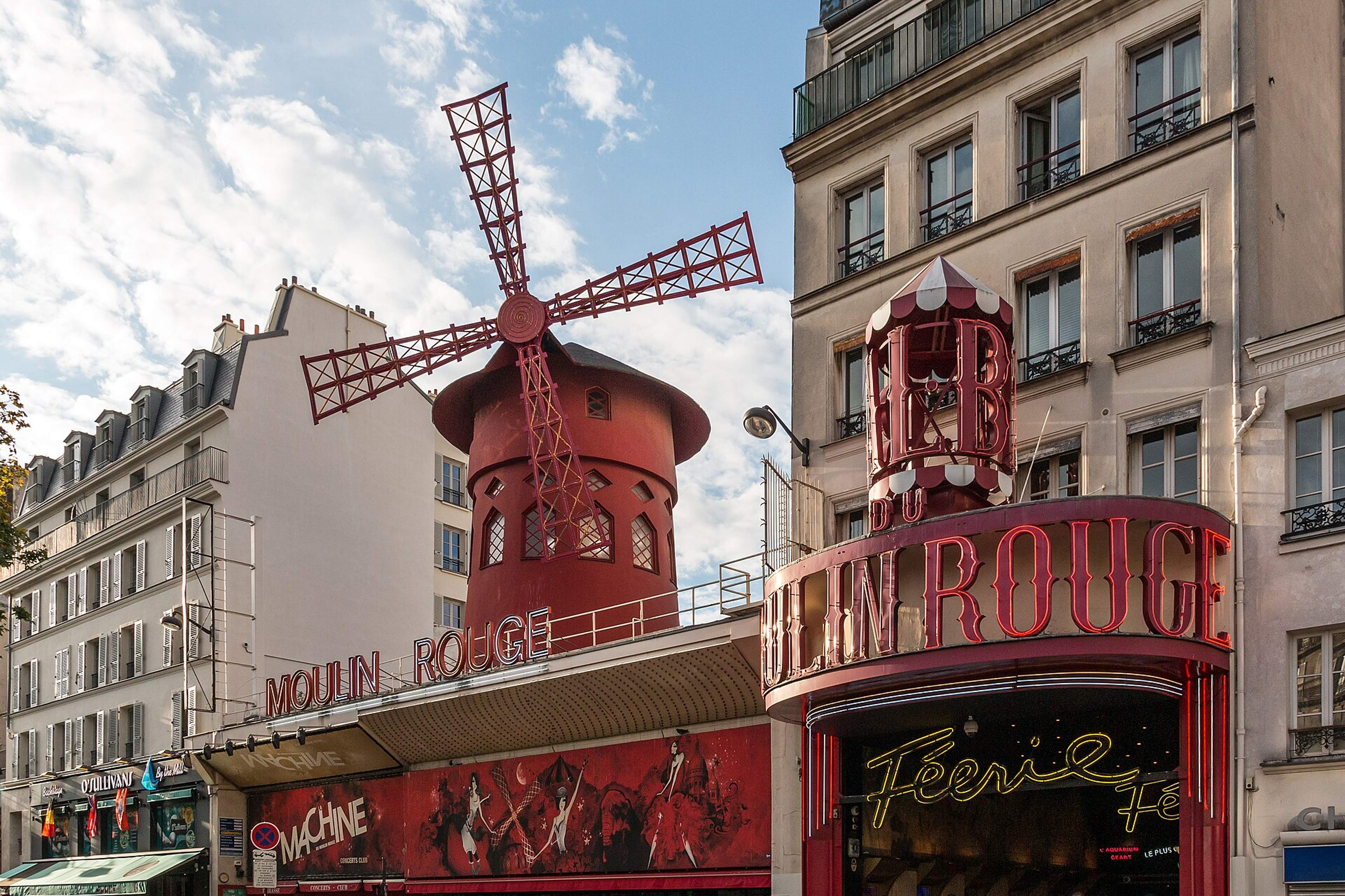 The red windmill at 82 Boulevard de Clichy