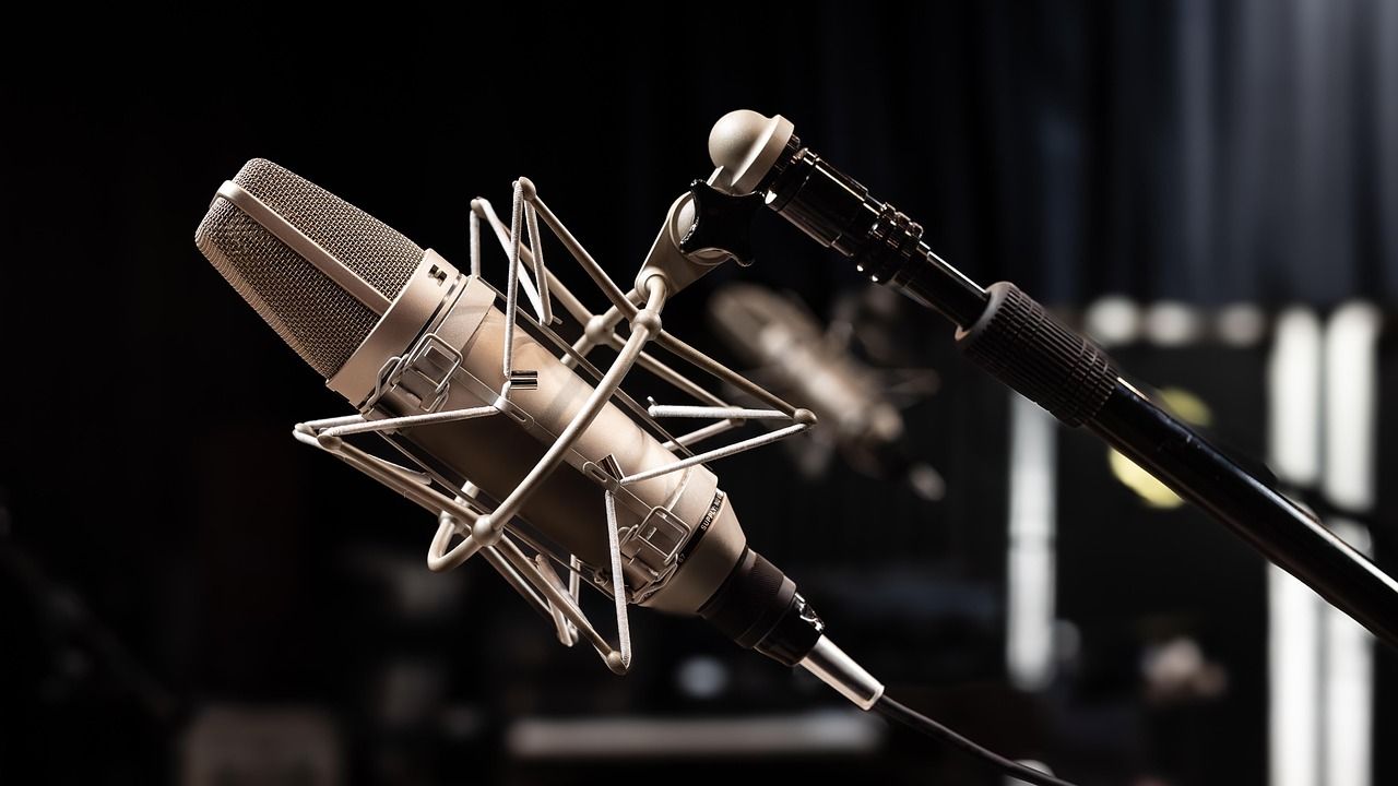 Studio microphone during a recording session, reflecting the on-stage realism of Stereophonic