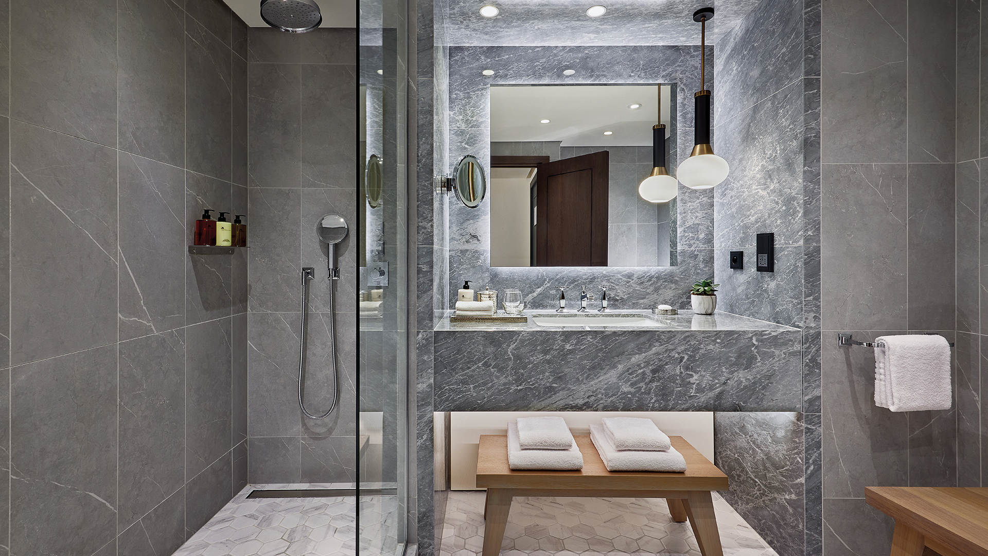 Standard room at Marriott Champs-Elysees Hotel — view 4