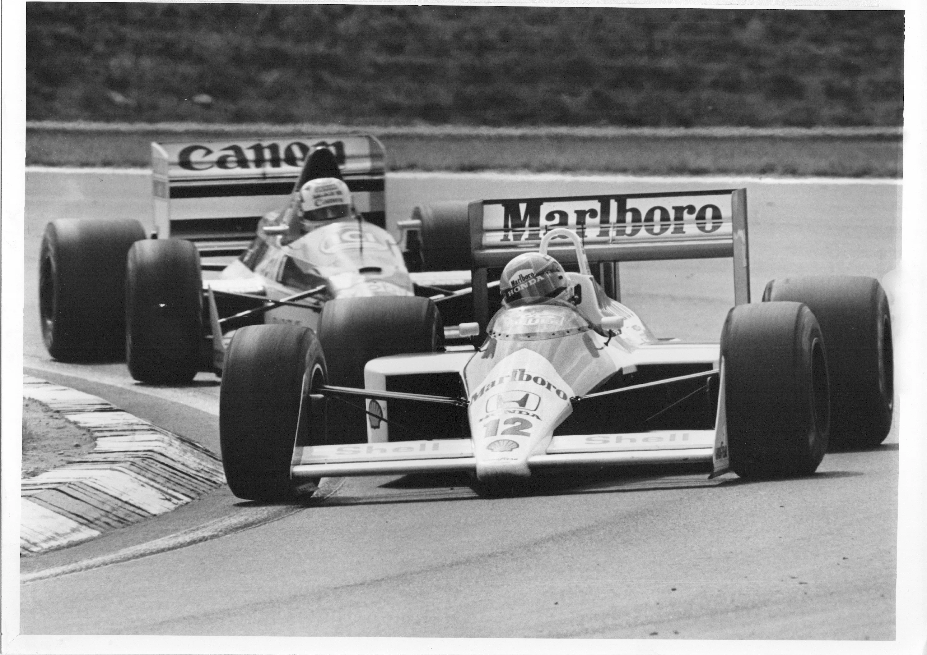 Ayrton Senna battling with Nigel Mansell