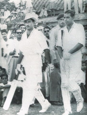 Pakistani cricketers Waqar Hasan (left) and Imtiyaz Ahmed (right) come out to bat