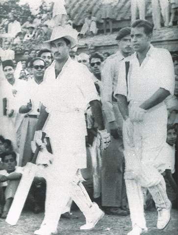 Pakistani cricketers Waqar Hasan (left) and Imtiyaz Ahmed (right) come out to bat
