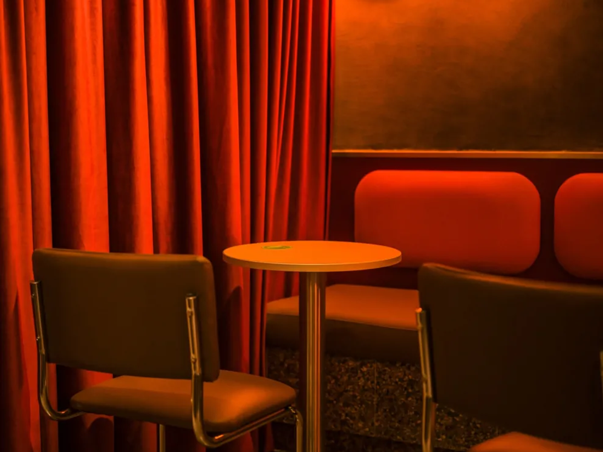 Bar 2046
