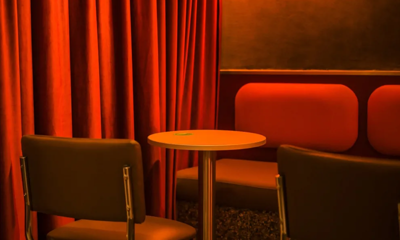 Bar 2046