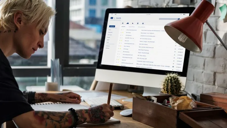 Email marketing para ecommerce con ia: cómo personalizar campañas a escala sin escribir cada correo