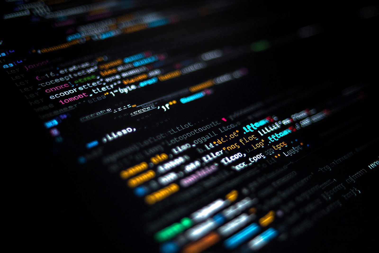 Expertos en Magento Hyva en sesión técnica, ilustrando '¿La IA reemplaza empleados o los hace más productivos? La respuesta h