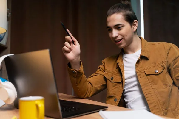 Cómo debe trabajar una agencia SEO con IA sin perder criterio humano
