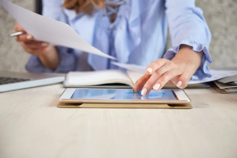 Procesamiento de documentos con ia: cómo extraer datos de facturas, contratos y formularios automáticamente