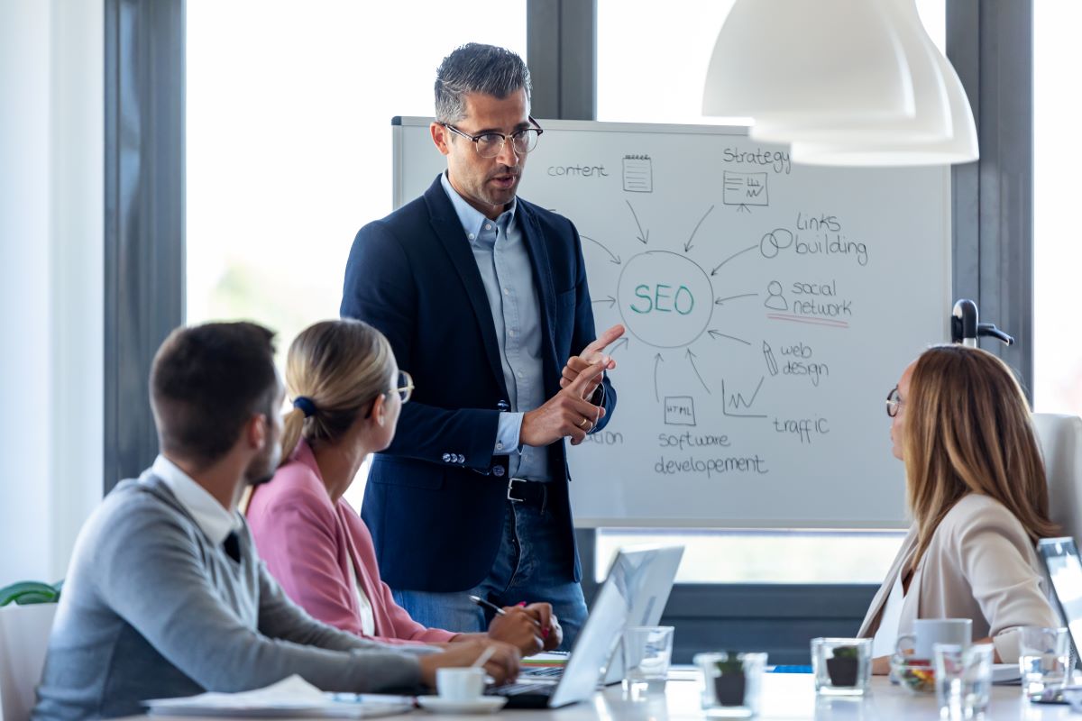 SEO para imágenes y videos: Cómo las herramientas de IA pueden mejorar tu posicionamiento visual