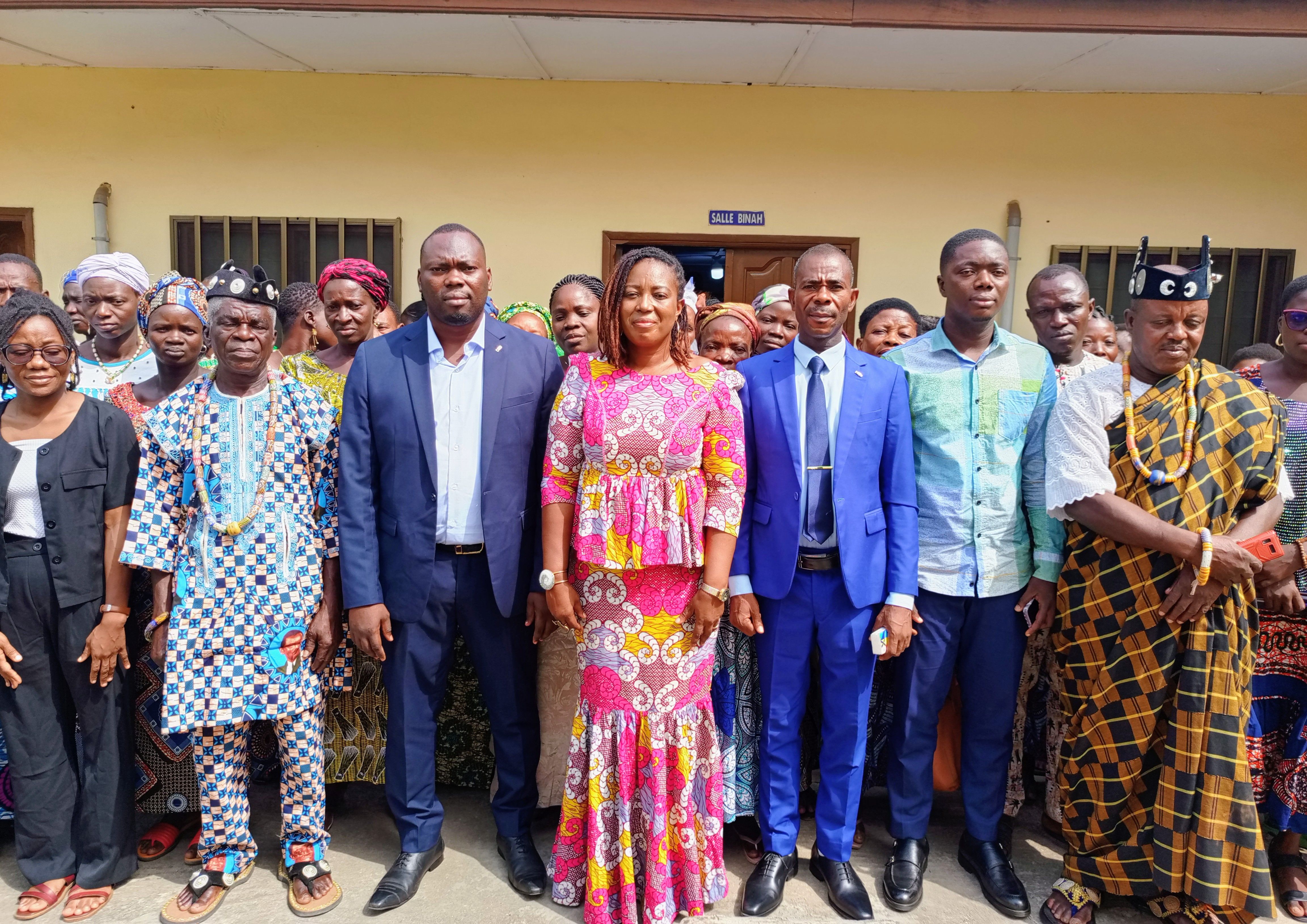 les participants après la cérémonie de lancement du projet 
