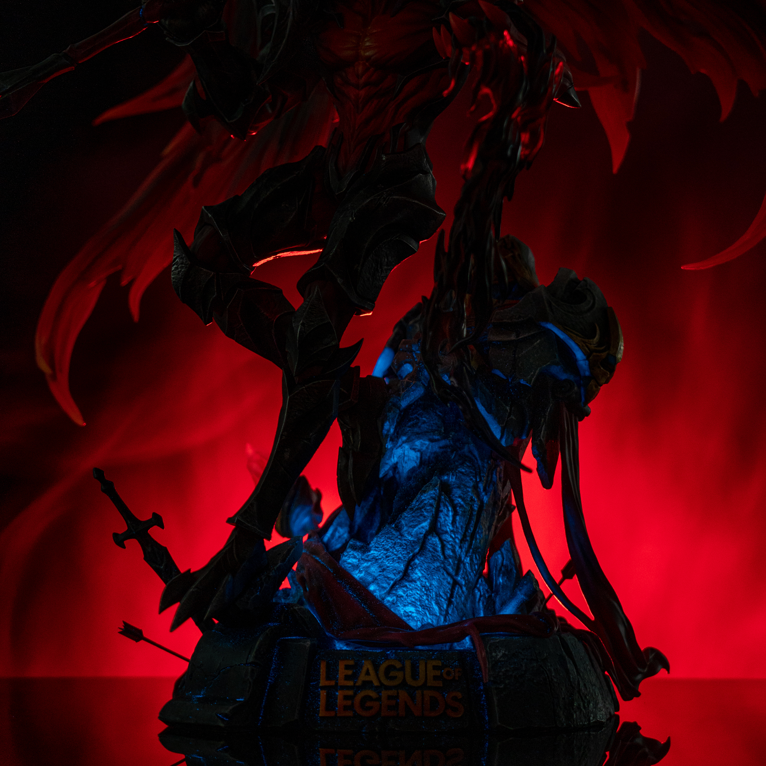 Jimei Palace Aatrox 1/6 Scale Statue | Riot Games Store