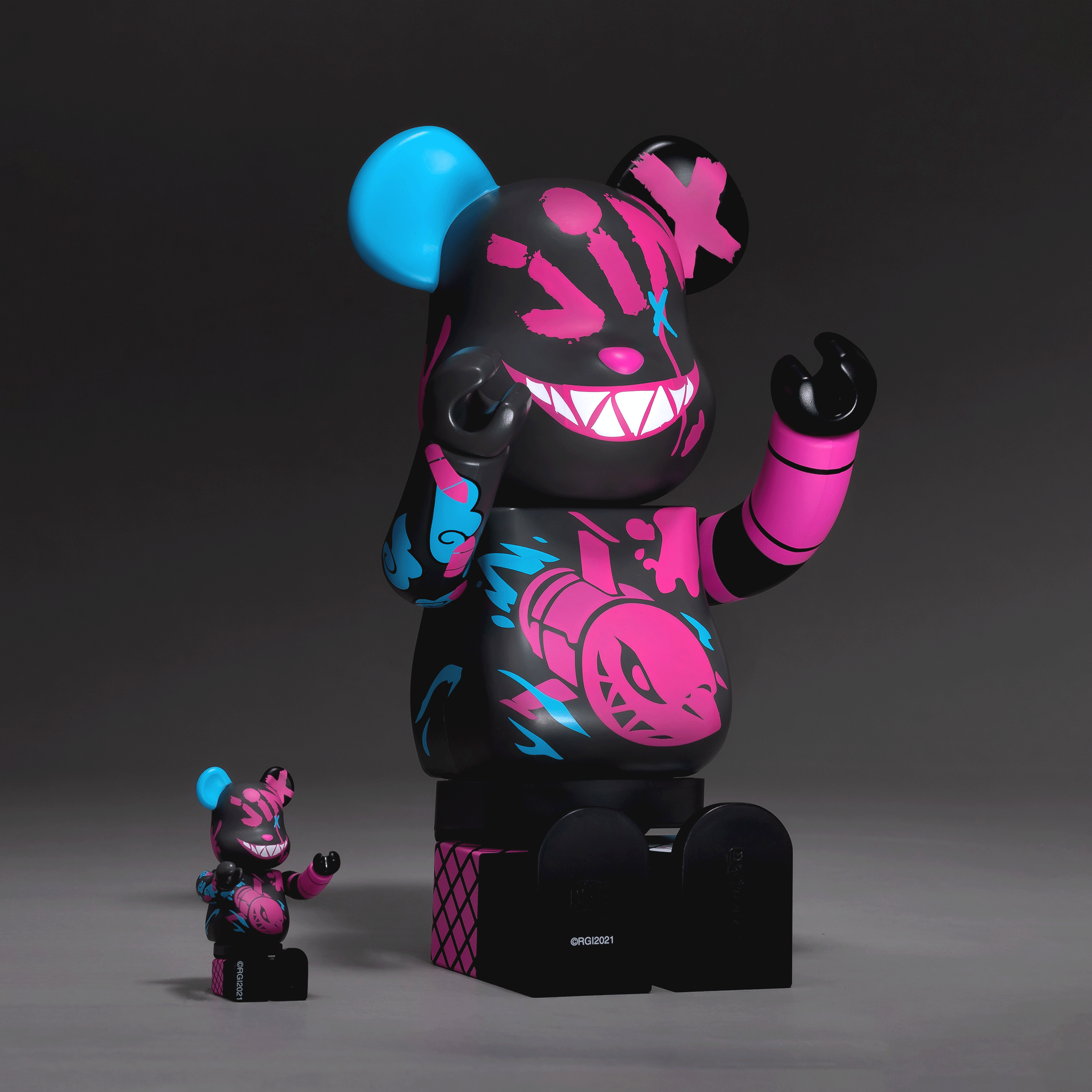 BE@RBRICK Jinx 100% & 400% | Riot Games Store