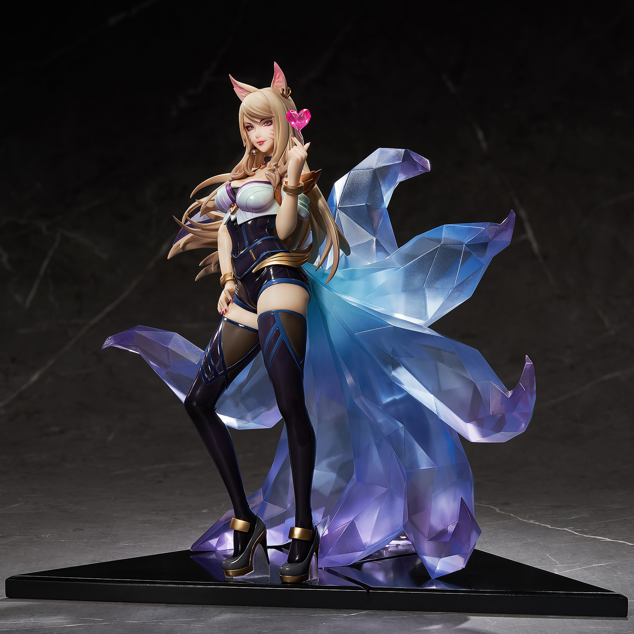 League of Legends K/DAアカリ 1/7 フィギュア Riot Store Japanより「K/DA アカリ プレミアム 1/7 スタチュー