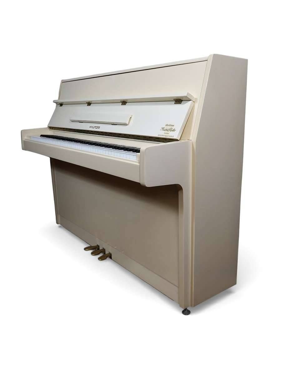 U822 Upright Piano
