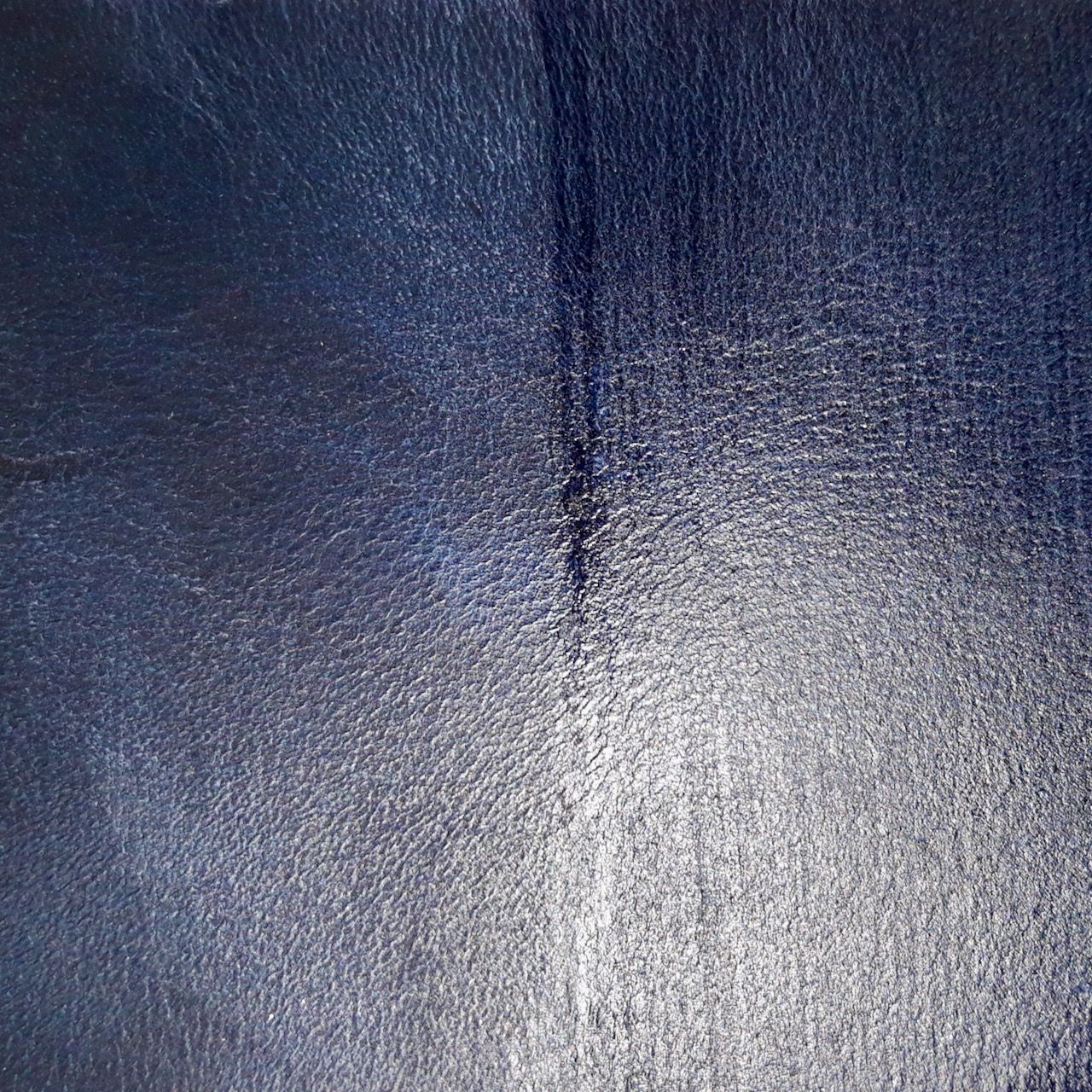 Come tingere il cuoio con colori a base di acqua