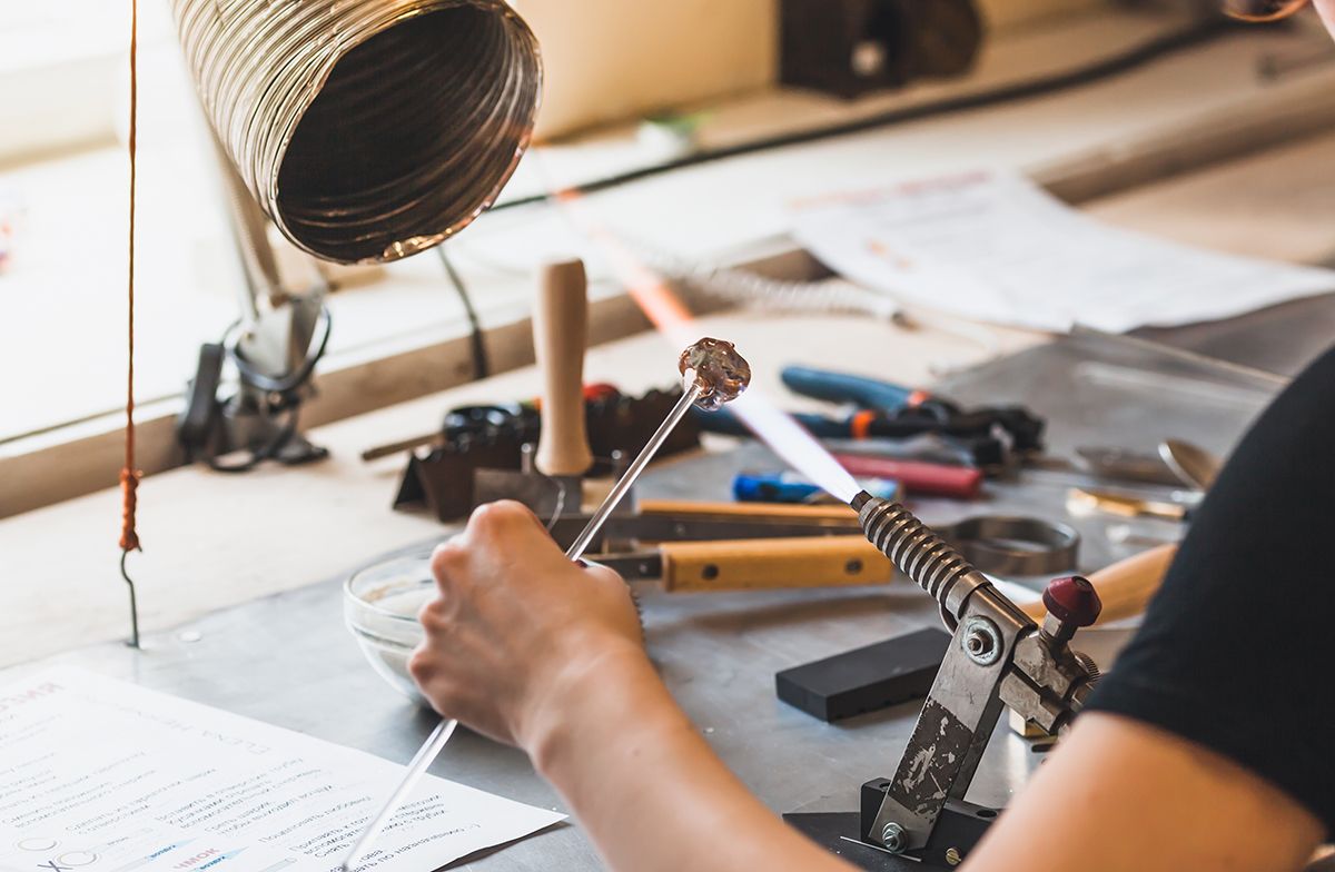 Lavorazione a lume: allestire il laboratorio