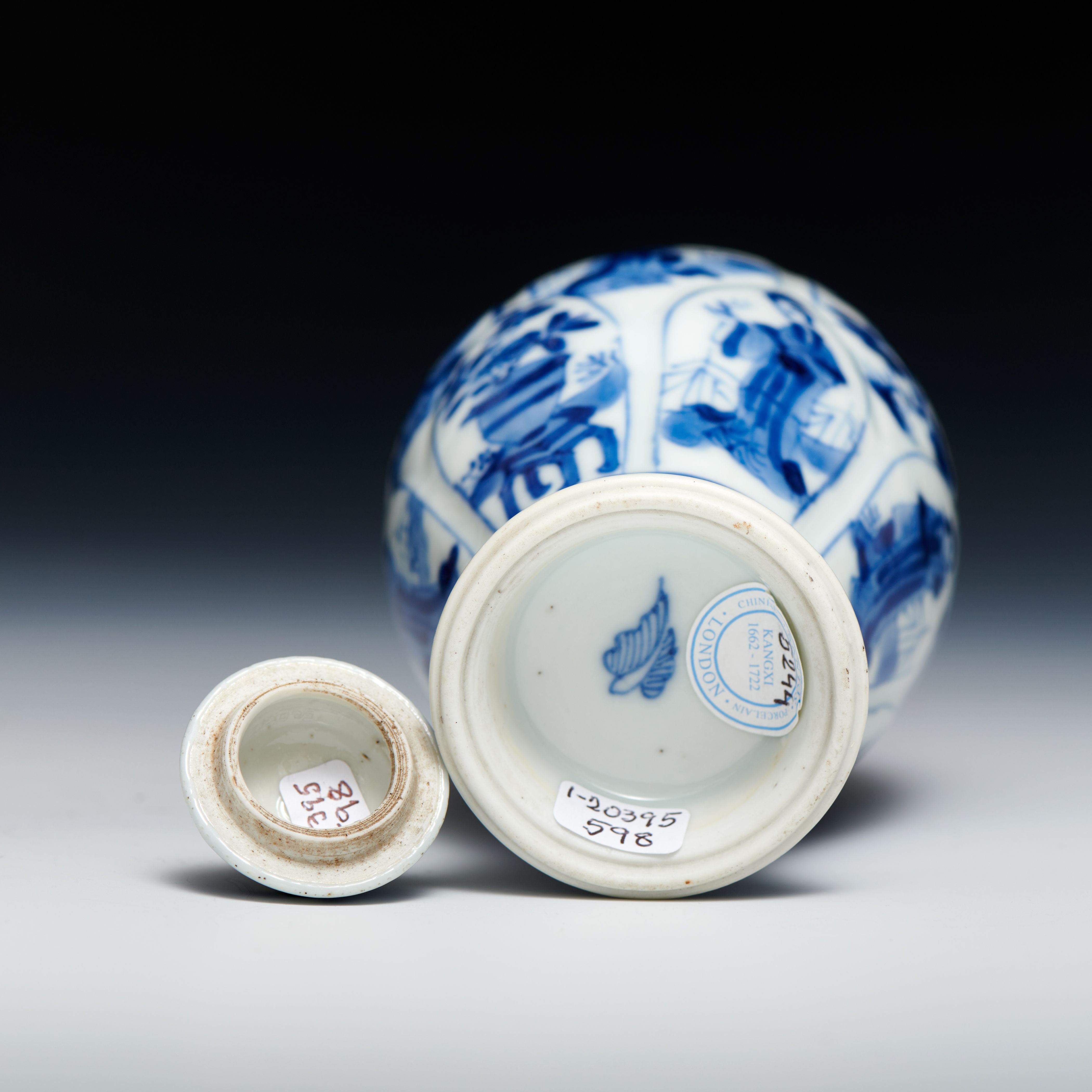 Chinese export porcelain vase and cover, decorated in