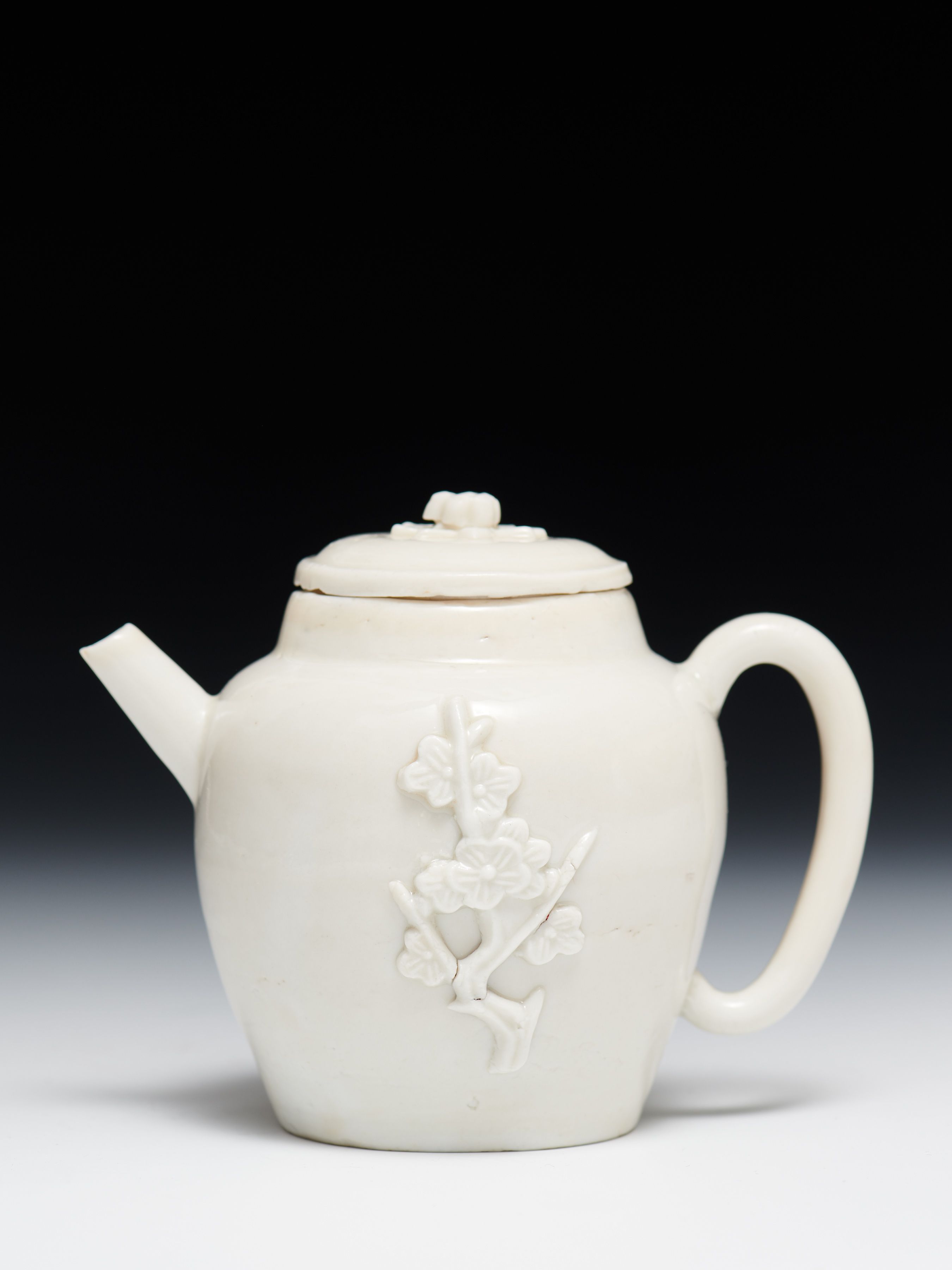 山道盆　茶櫃　美品 A metal-mounted yixing red stoneware teapot, Qing dynasty