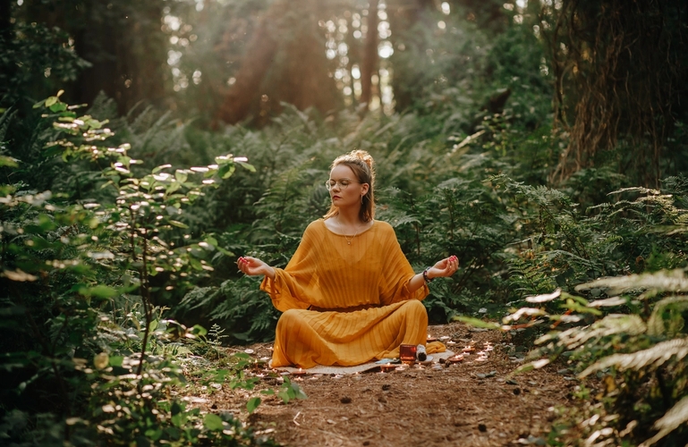 Monika Dominik podczas medytacji