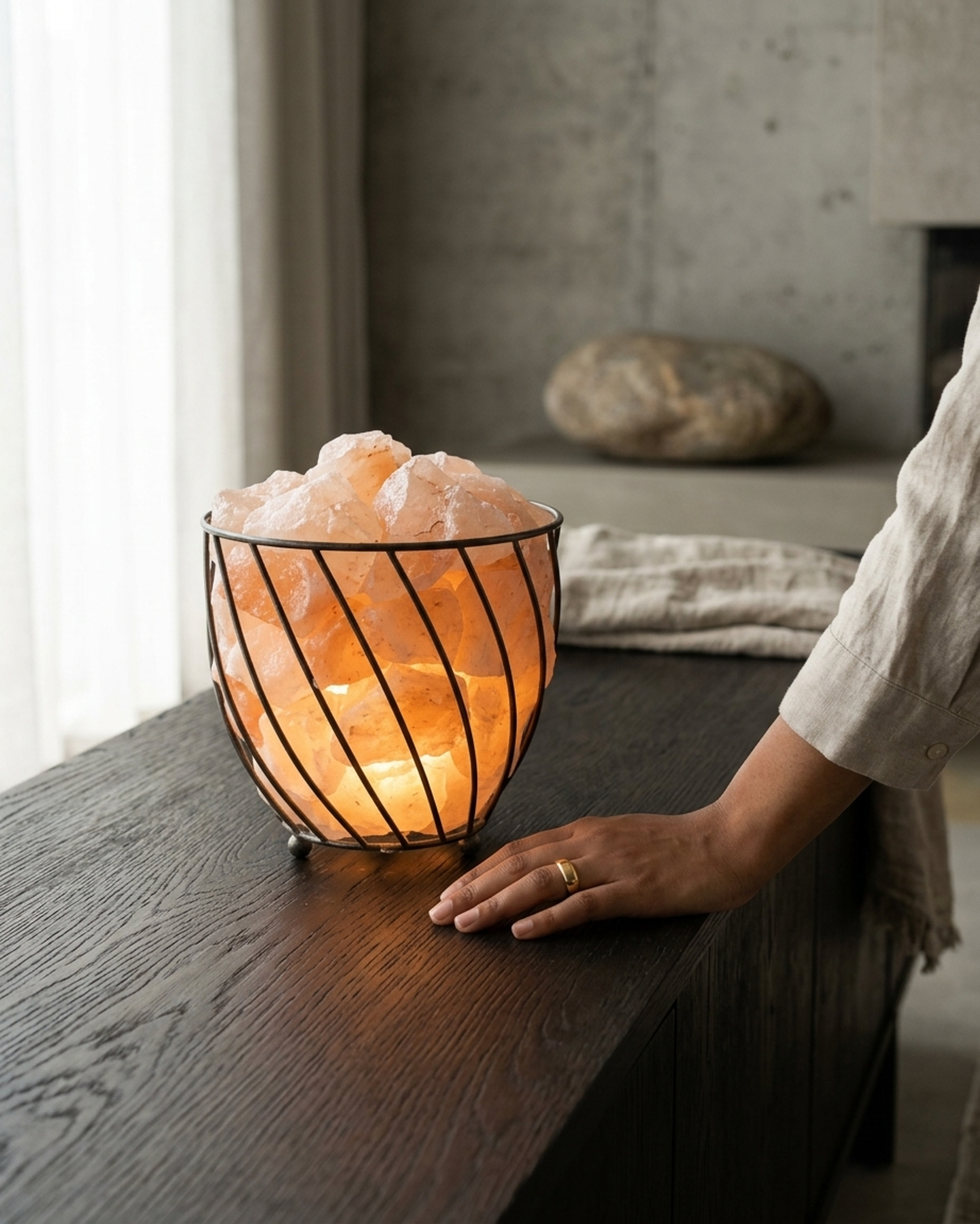 NS19 Himalayan Pink Salt Wire Basket Lamp
