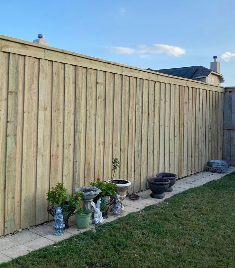 vertical fence cap and trim