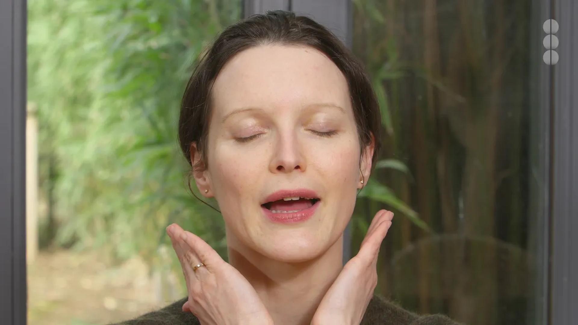 Yoga du visage : Pratique tonique matinale