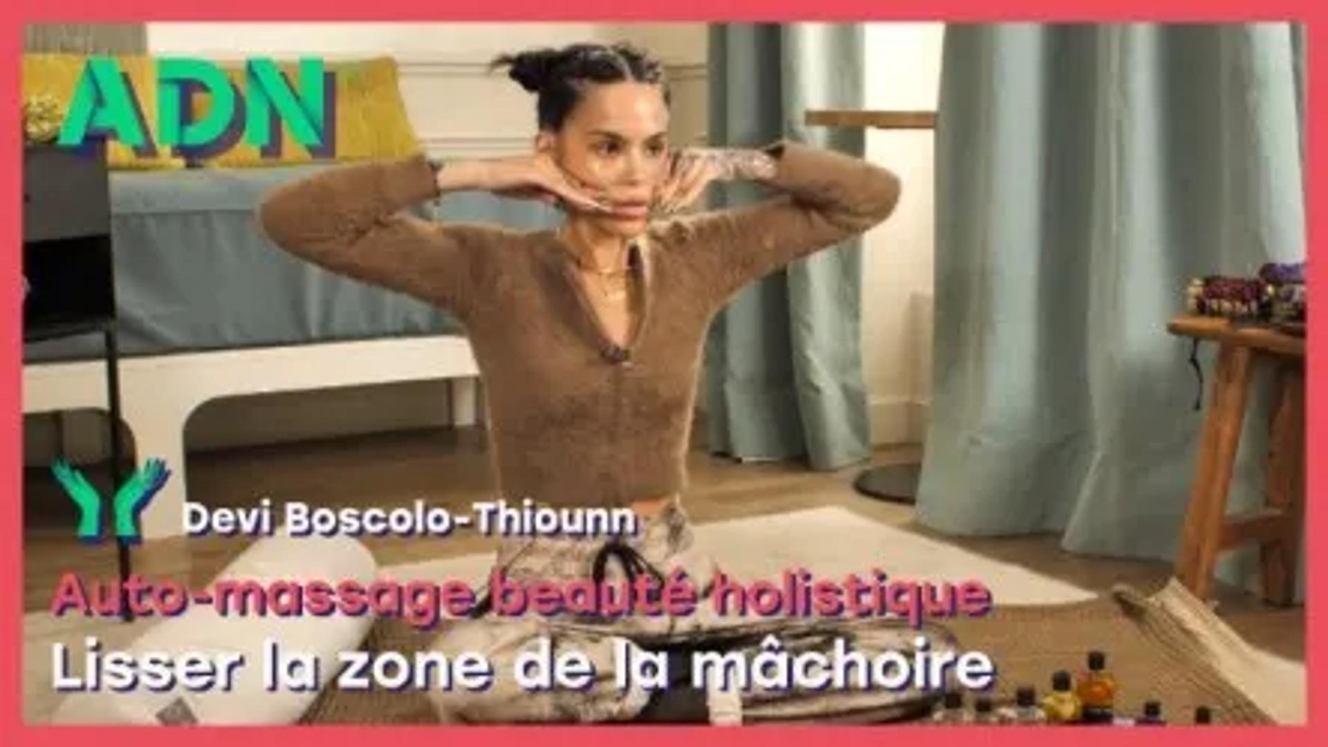 Auto-massage beauté holistique : lisser la zone de la mâchoire