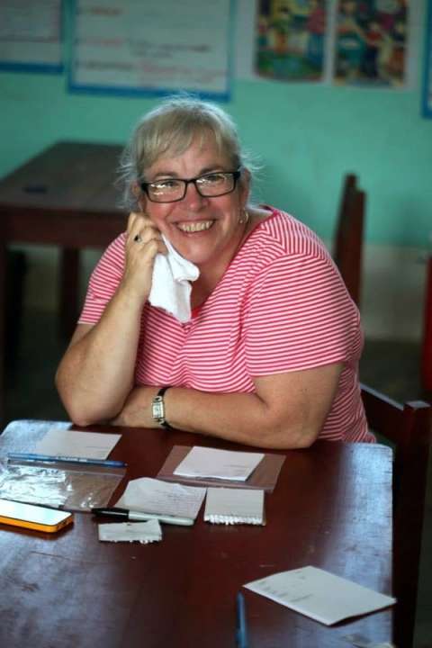 Lori Useche, directora fundadora de JUCUM Leticia, sonriendo