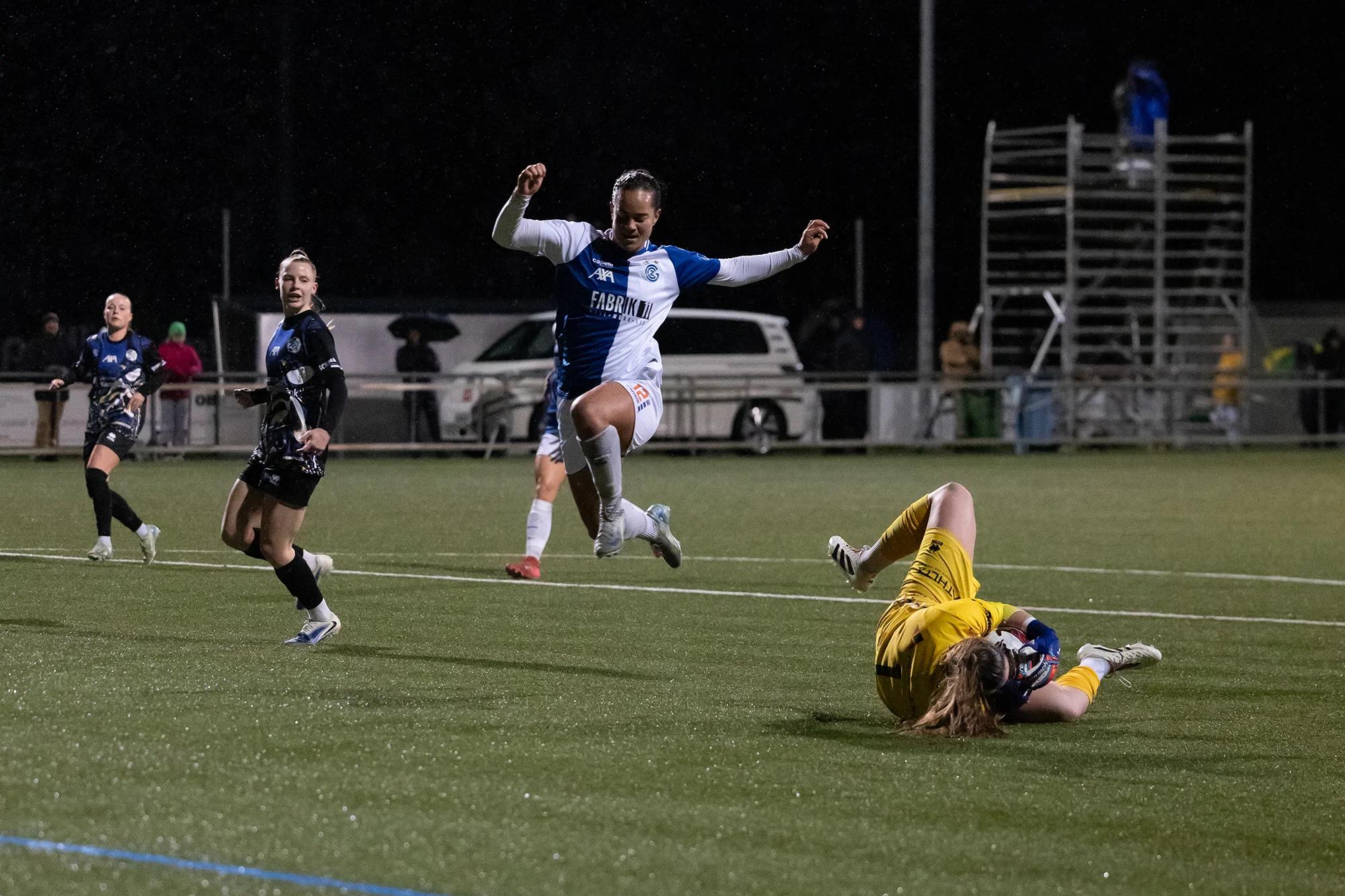 Lea Kramoviku (FC Luzern) im Tor, AXA-Women’s-Super-League-Spiel gegen Grasshopper Club Zürich.