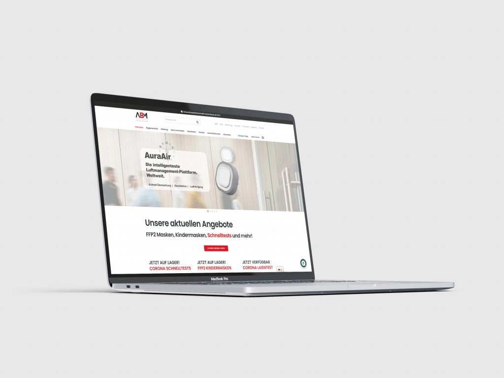 Laptop-Mockup der Startseite des ABM-Onlineshops mit Angeboten für Hygiene- und Gesundheitsprodukte.