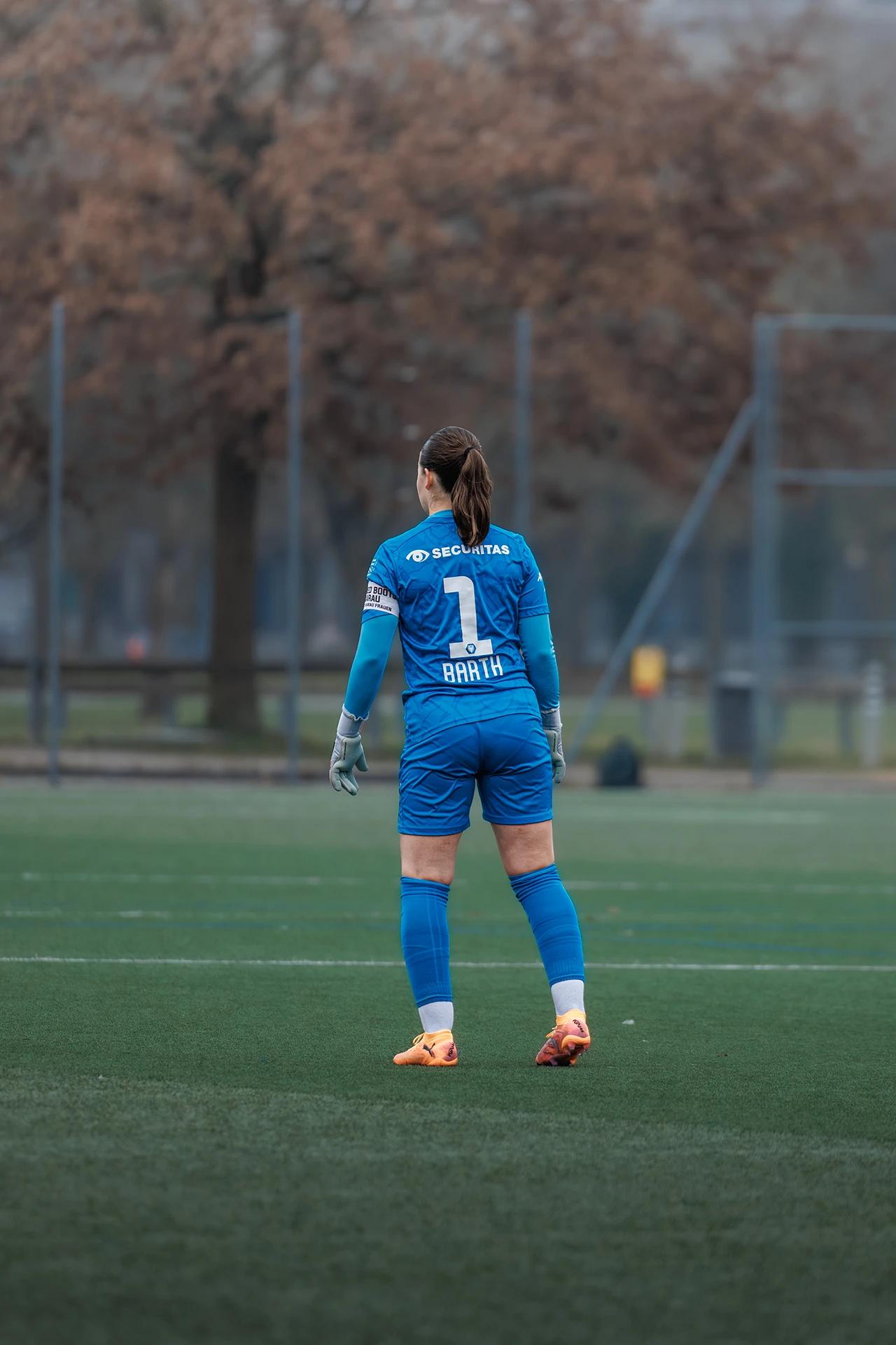 Lorena Barth (FC Aarau Frauen) im Tor, Freundschaftsspiel gegen SC Freiburg U20.