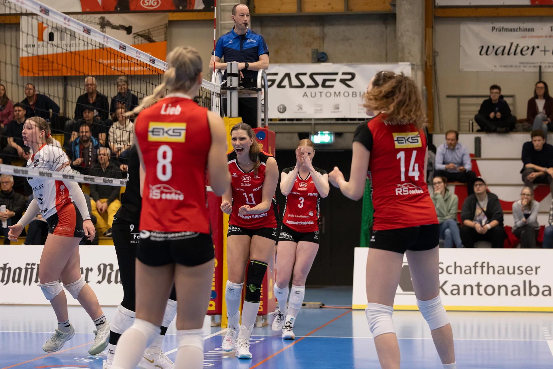 Kateřina Holásková (VC Kanti Schaffhausen) im Mittelblock, NLA-Playoff-Viertelfinale gegen BIWI VfM.