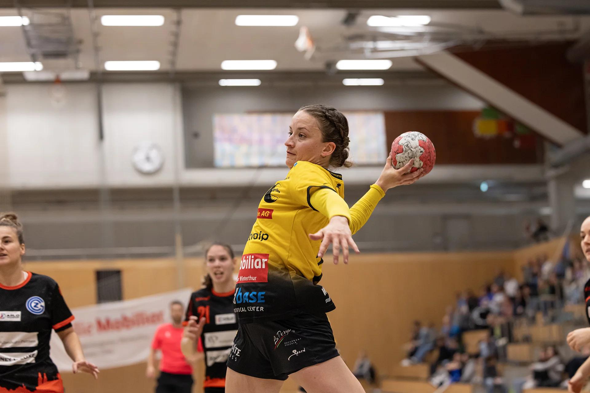 Jessica Mössner (Yellow Winterthur) am linken Flügel, SPL1-Spiel gegen GC Amicitia Zürich.