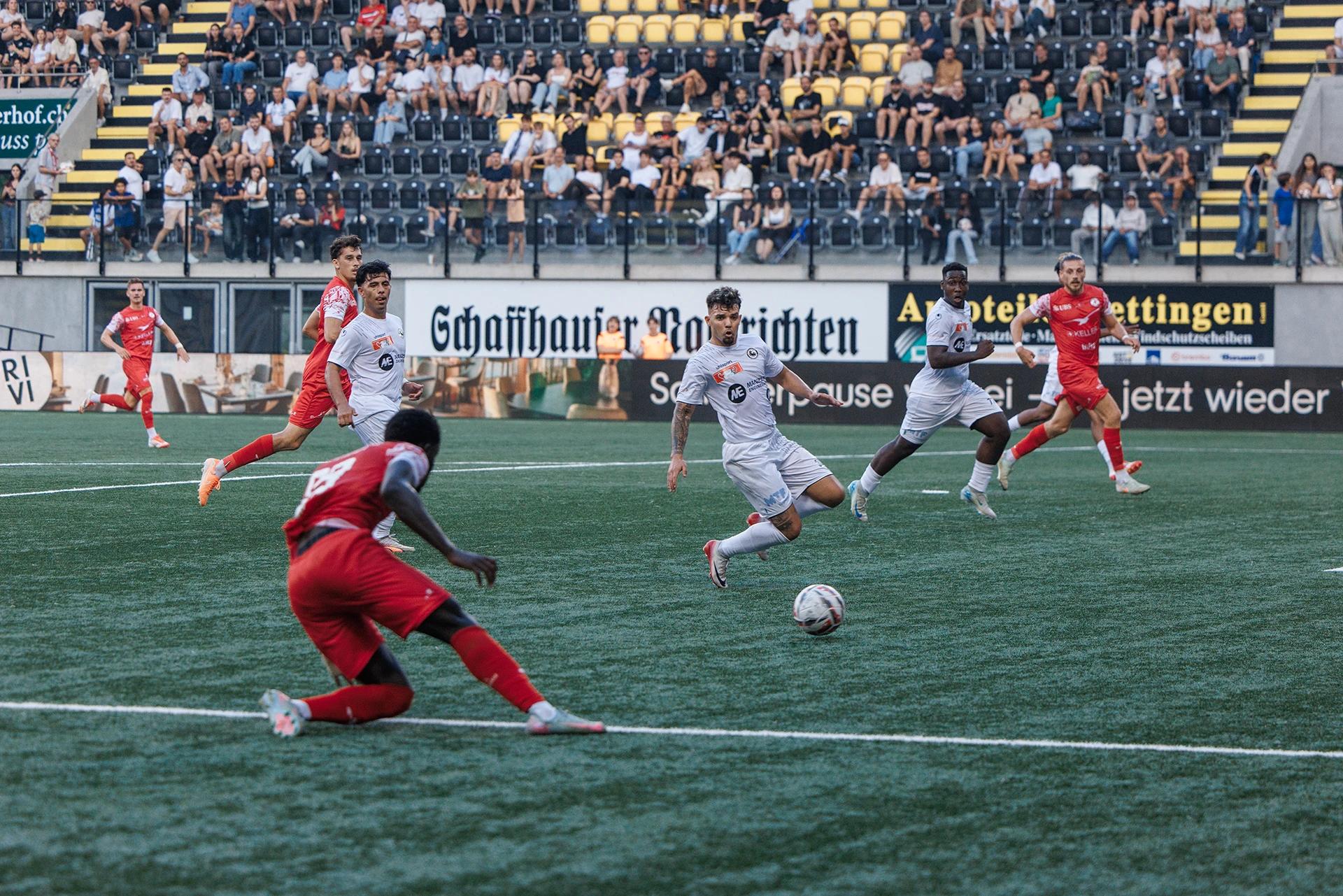FC Winterthur Flanke gegen SV Schaffhausen
