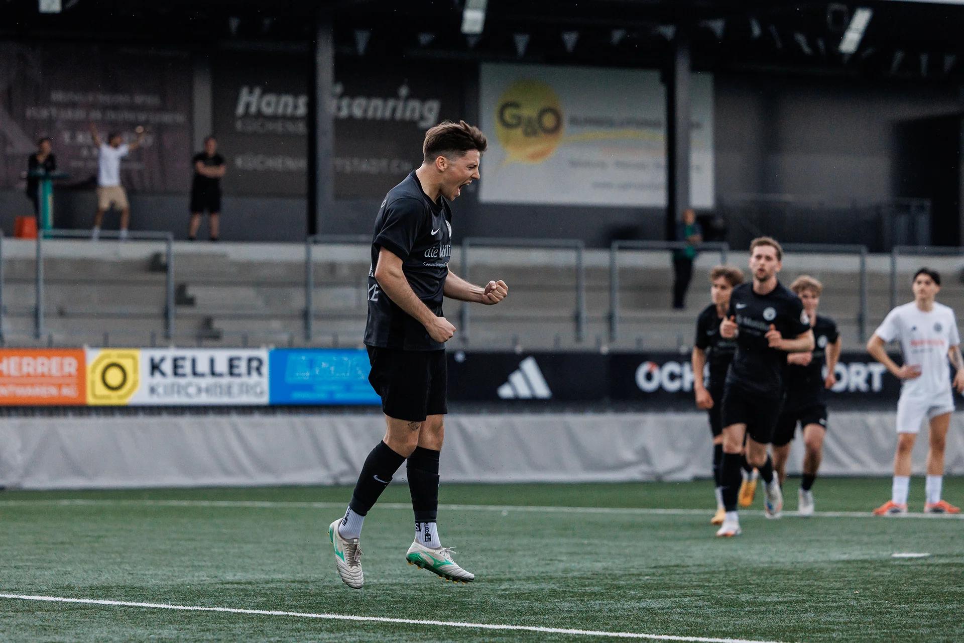 Xeno Fresneda (FC Seefeld Zürich) im offensiven Mittelfeld, 2.-Liga-interregional-Spiel gegen FC Wil 1900 II.