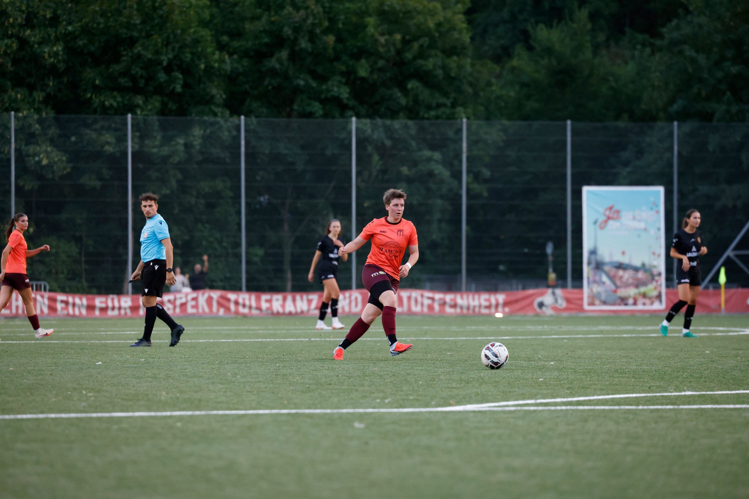 Alexandra Brändle von FF Toggenburg in Aktion, beim Vorbereitungsspiel gegen den FC Winterthur im Stadion Schützenwiese.