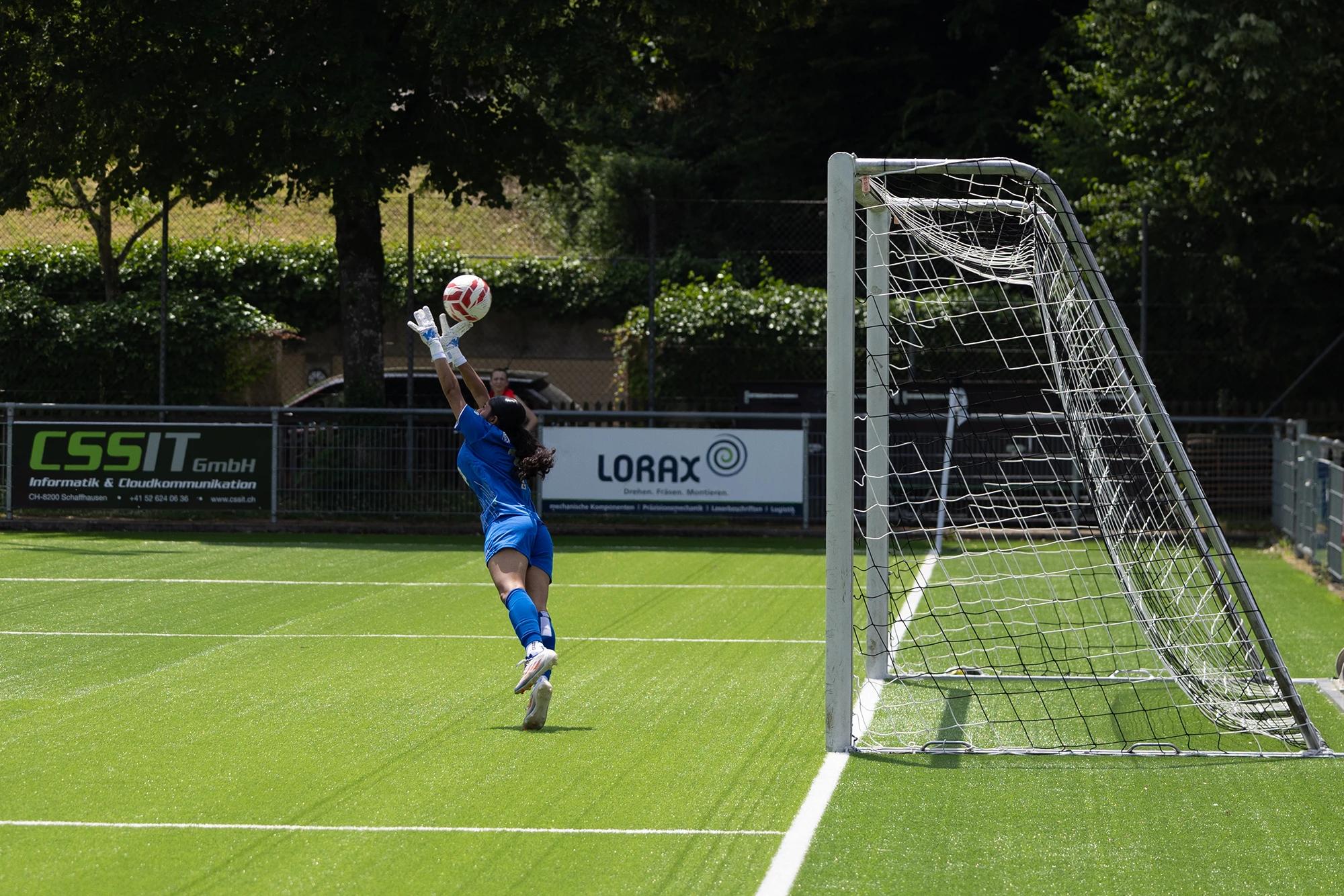 Damenfußball Torabschluss Spielvi Schaffhausen gegen FC Pfäffikon