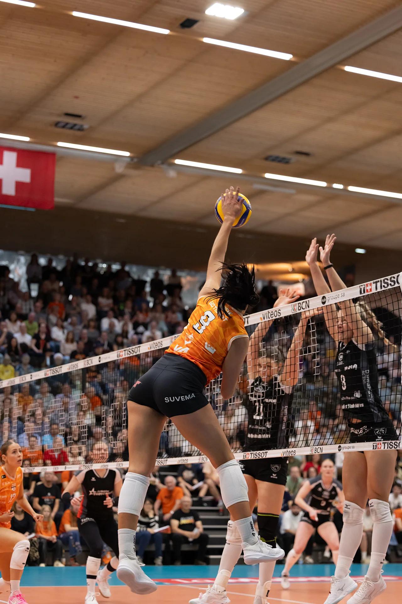 Maia Dvoracek (Viteos NUC) als Diagonalangreiferin, NLA-Finalspiel gegen VC Kanti Schaffhausen.