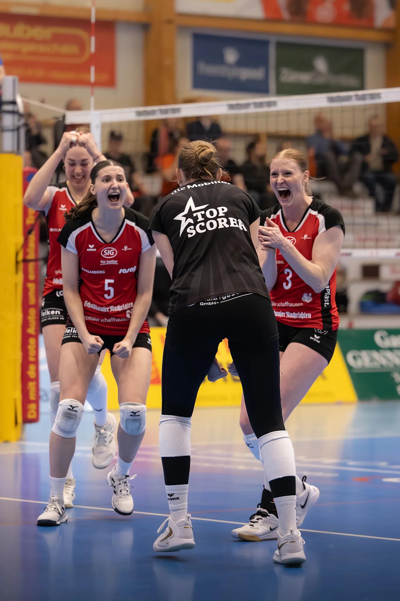Jordan Lockwood (VC Kanti Schaffhausen) als Diagonalangreiferin, NLA-Frauen-Spiel gegen Viteos NUC.