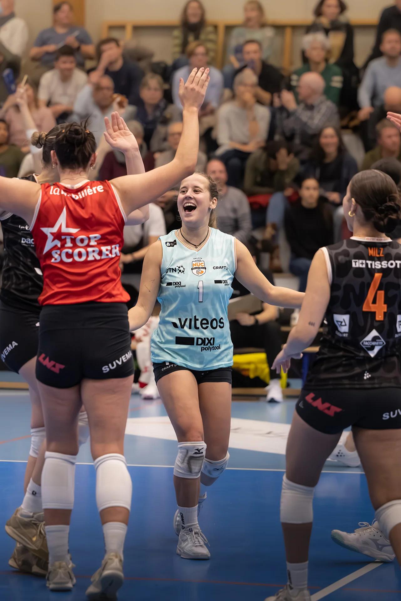 Caroline Delley (Viteos NUC) als Libera, NLA-Frauen-Spiel gegen VC Kanti Schaffhausen.