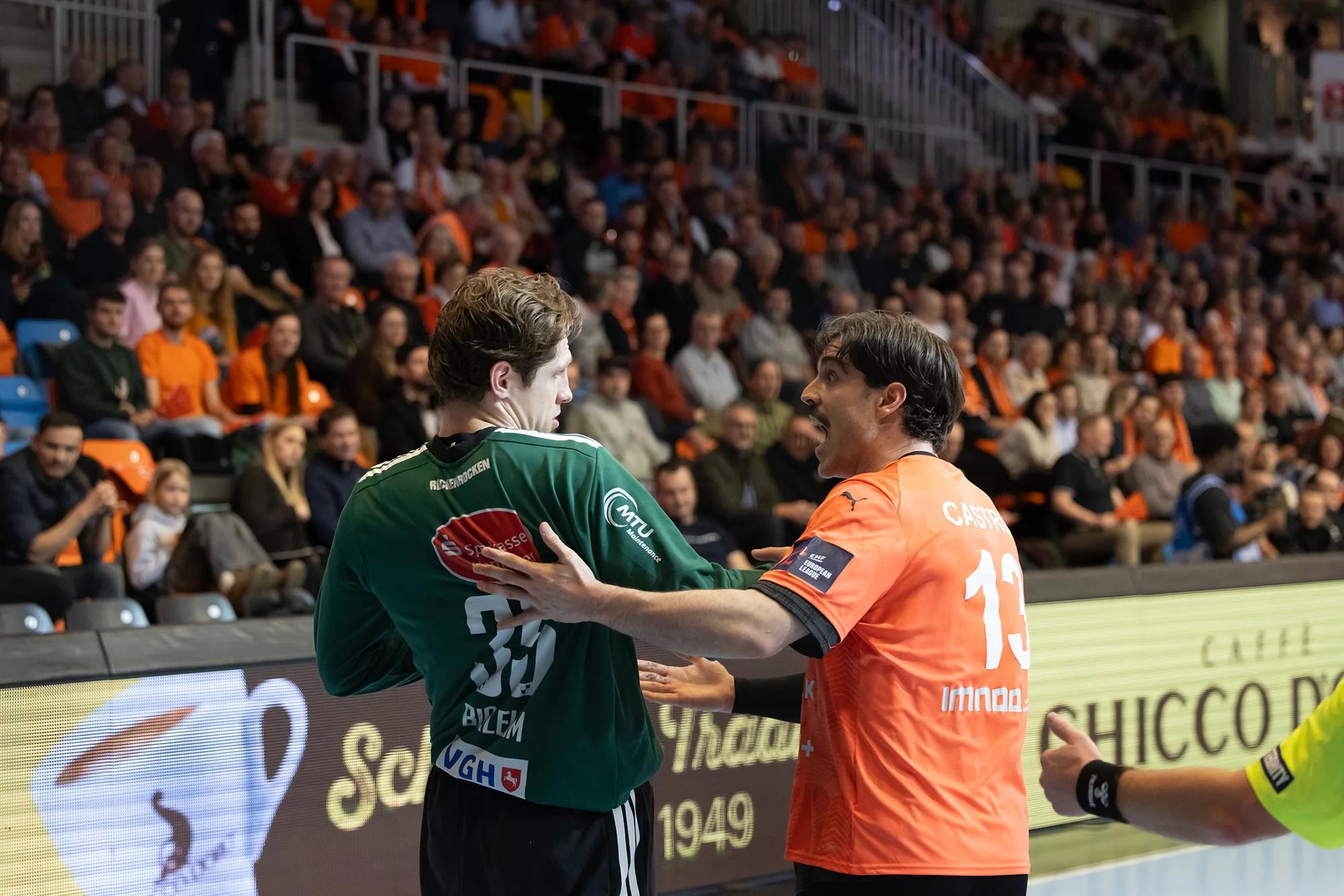 Joel Birlehm (TSV Hannover-Burgdorf) im Tor, EHF-European-League-Spiel gegen Kadetten Schaffhausen.