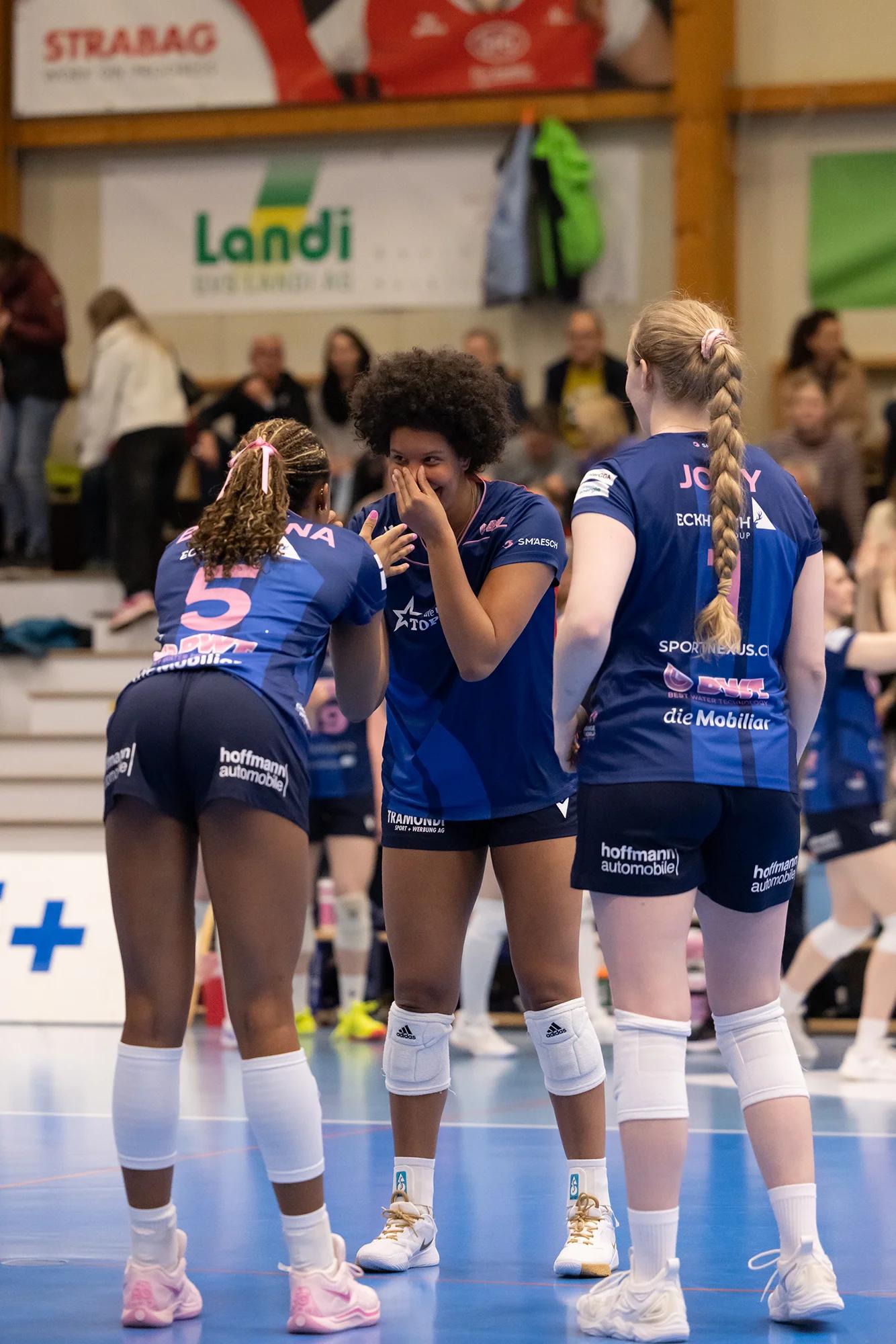 Emma Ellis (Sm'Aesch Pfeffingen) als Diagonalangreiferin, NLA-Playoff-Halbfinale gegen VC Kanti Schaffhausen.