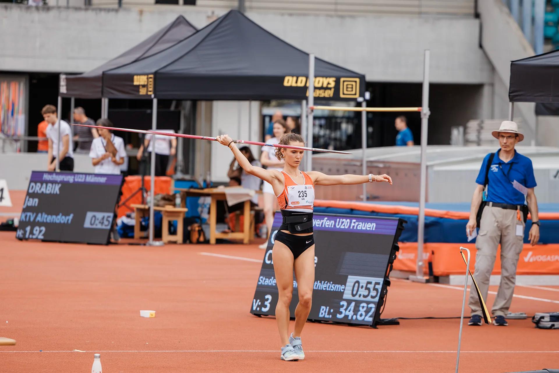 Charlotte Garo (Stade Lausanne Athlétisme, Jahrgang 2007) nach ihrem Wurf im Speerwerfen der U20 Frauen bei den Schweizer Meisterschaften U20/U23 2026 im Stadion Schützenmatte in Basel.